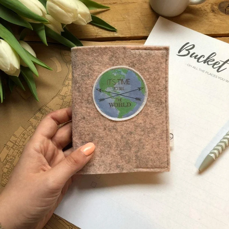 Puderfarbene Reisepasshülle - Wanderlust Puder | puderfarbene Passhülle aus Filz für Deine nächste Reise | Hülle für Reisepass