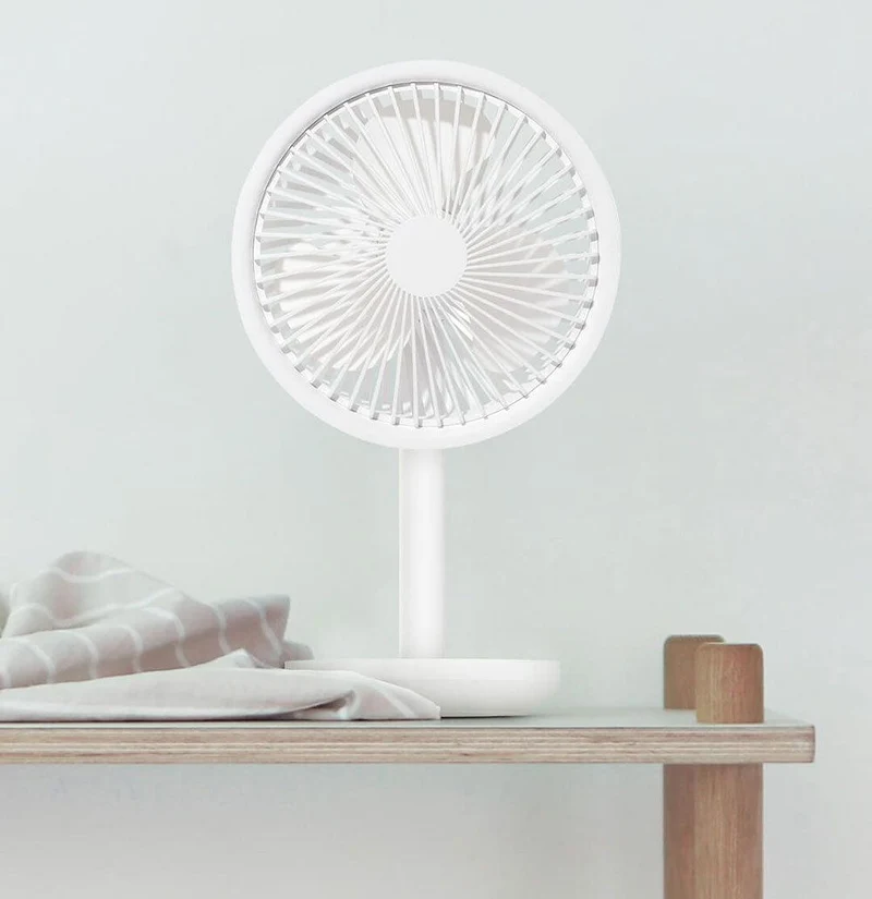 Mobiler Schreibtisch Ventilator mit integriertem Licht und wiederaufladbarem Akku (4000mAh) um 60 Grad drehbar