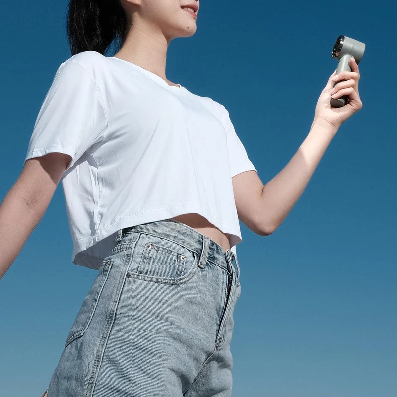 Innovativer 2-in-1 Akku Ventilator und integrierter Power Bank (4000mAh)