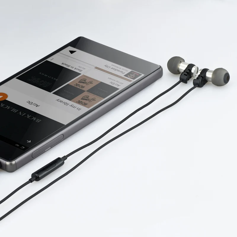 Omega IEM Noise Isolating-Kopfhörer mit Mikrofon und Fernbedienung