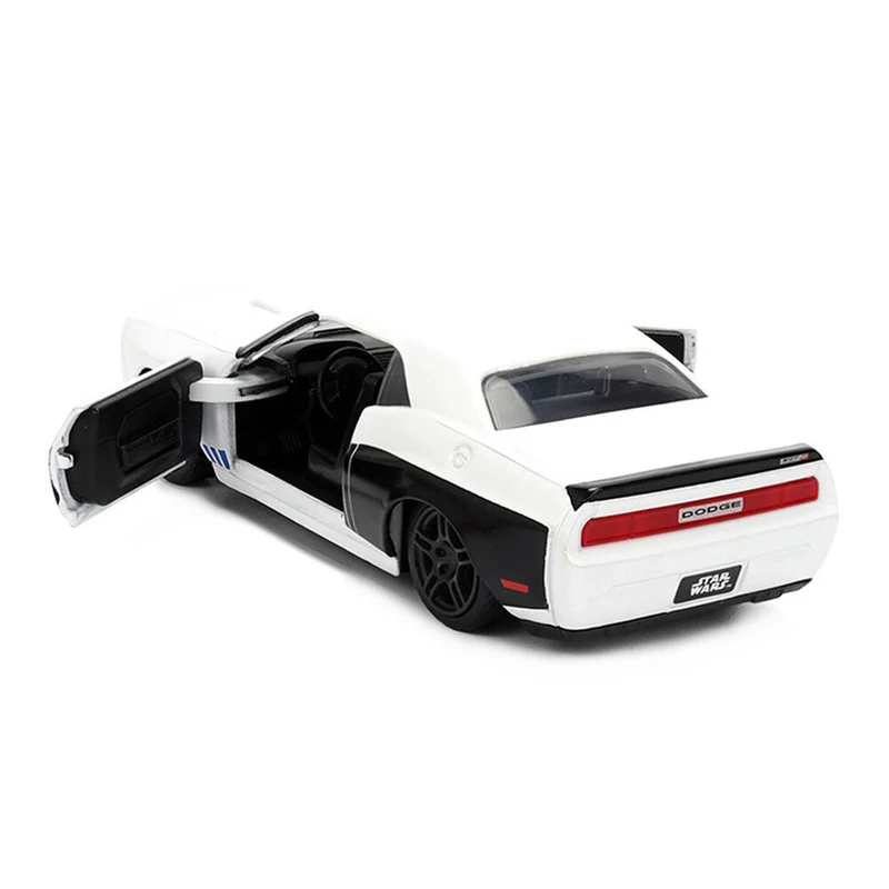 Jada 1:32 Star Wars 2012 Dodge Challenger SRT8 Storm Trooper Diecast Model Car
