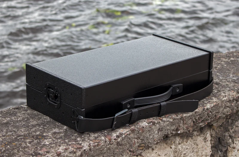 Erica Synths 2 x 104HP Aluminium travel case with integrated PSU (EU plug)
