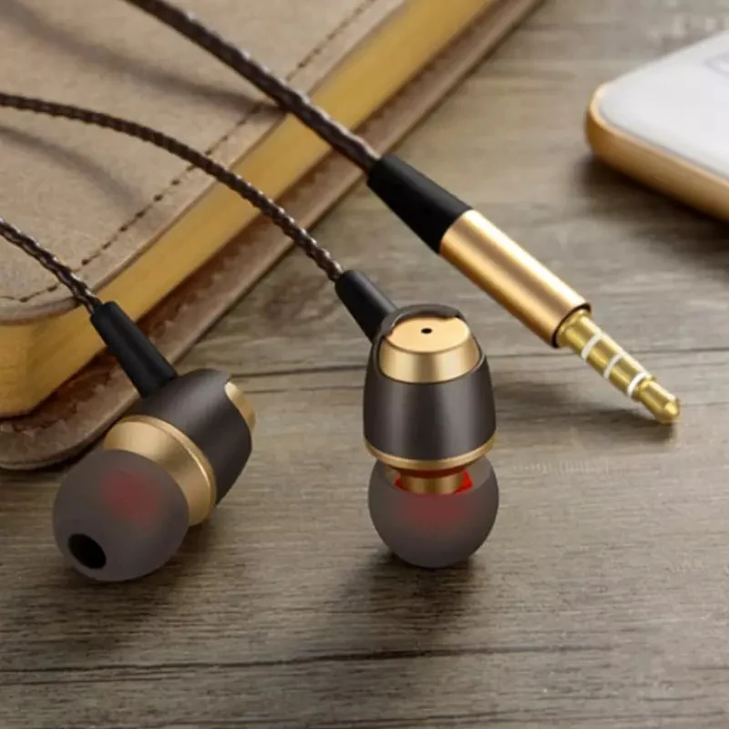 In-Ear Kopfhörer R4 – Mega Bass Klang, kabelgebunden + Hardcase