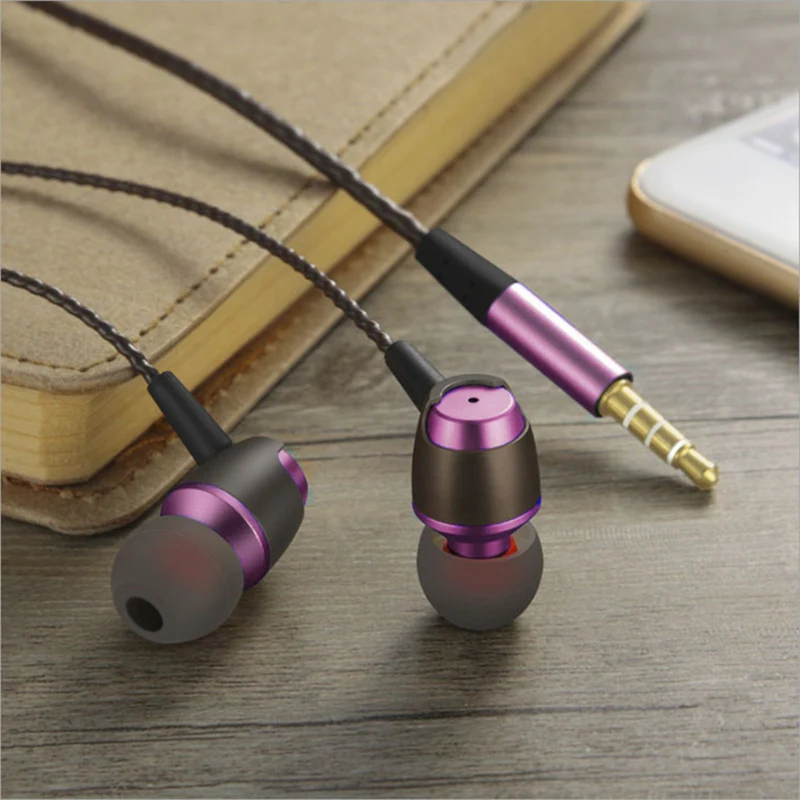In-Ear Kopfhörer R4 – Mega Bass Klang, kabelgebunden + Hardcase