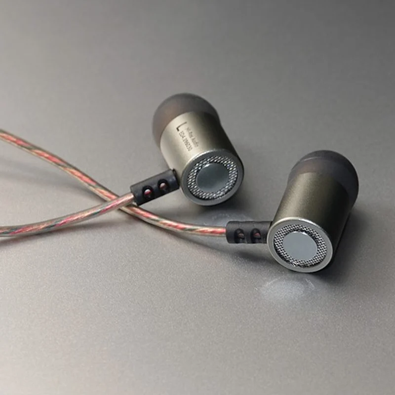 Original KZ ED4 gunmetal silber High-End Kopfhörer In-Ear PU-Hardcase Bass Beats