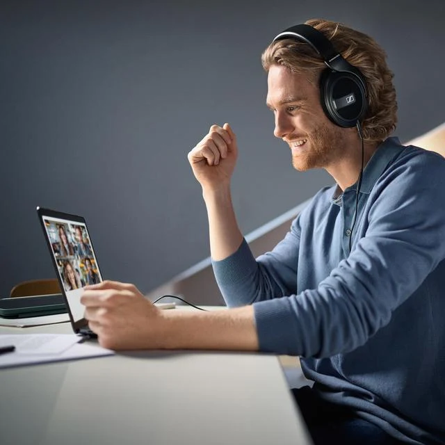HD 569 Closed Back Over Ear Headphones