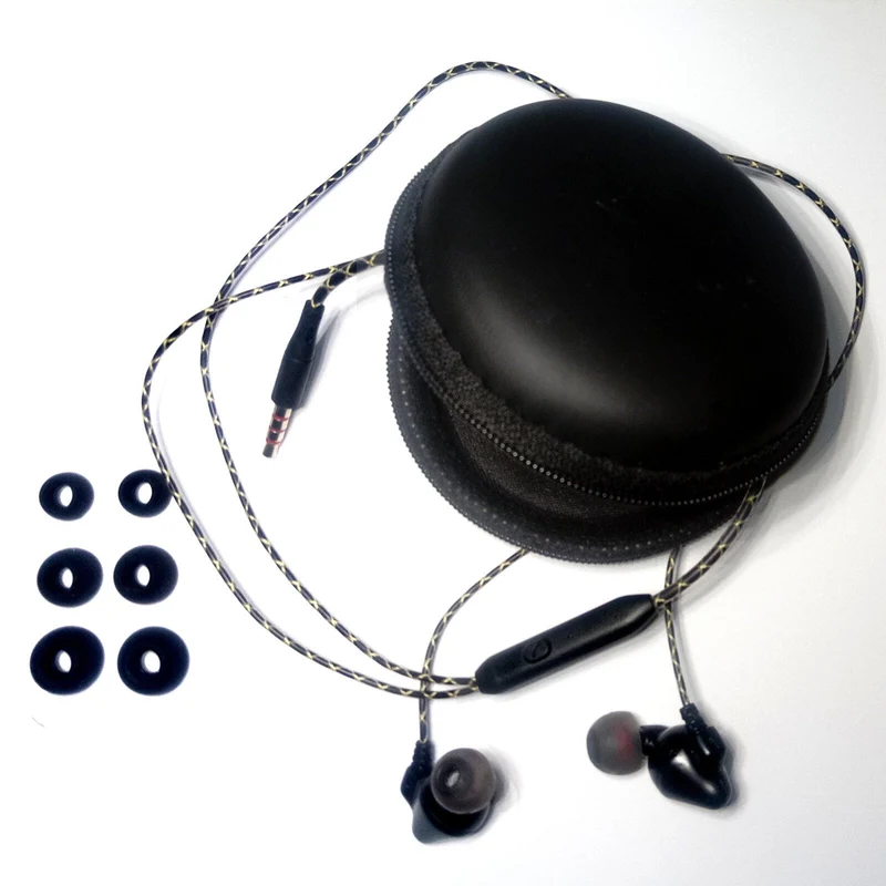 Super Bass In-Ear Kopfhörer Headset High End S600 in schwarz + PU-Hardcase