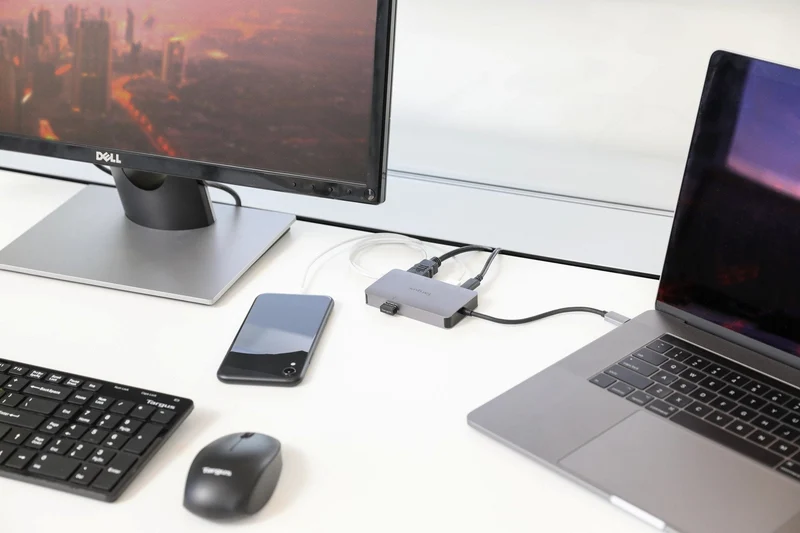 USB-C DP Alt Mode Single Video 4K HDMI/VGA Docking Station with 100W PD Pass-Thru
