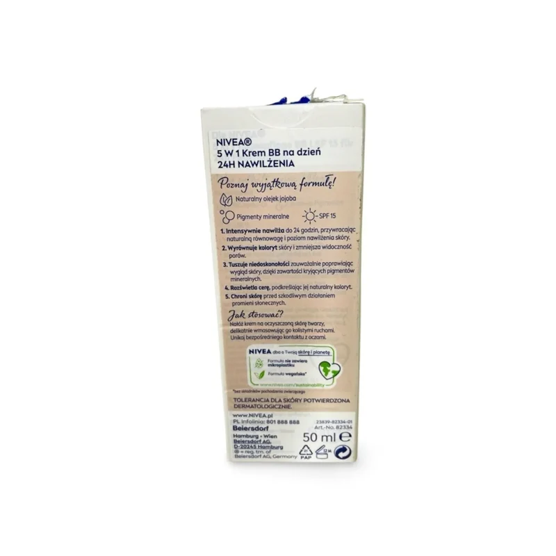 NIVEA 5 IN 1 Tagespflege BB 24h Feuchtigkeit LSF 15, getönte Tagescreme