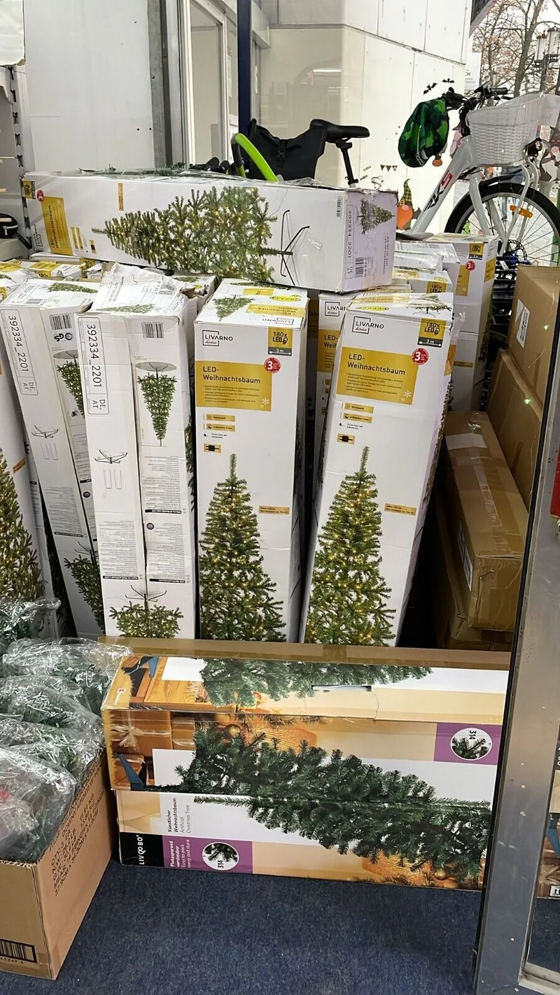 Künstlicher Weihnachtsbaum 120 cm – Grüner Tannenbaum aus Kunststoff mit Standfüßen, schneller Aufbau