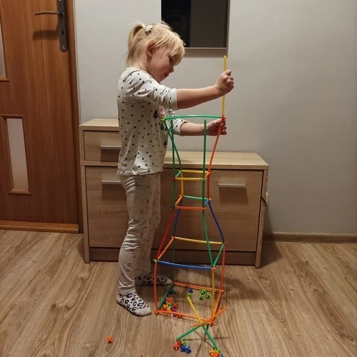 Konstruktionsspielzeug 408-tlg – Strohhalm Baukasten mit Verbindern | Kreatives Steckspiel für Kinder ab 3 Jahren