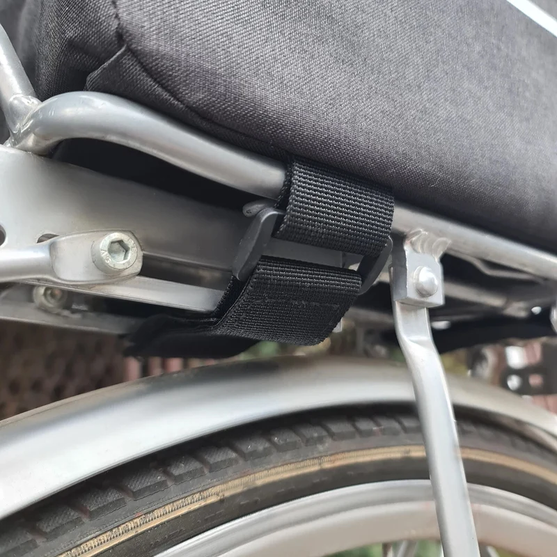 Fahrradtasche für Gepäckträger 9L – Isolierte Kühltasche mit Reflektoren & Schultergurt