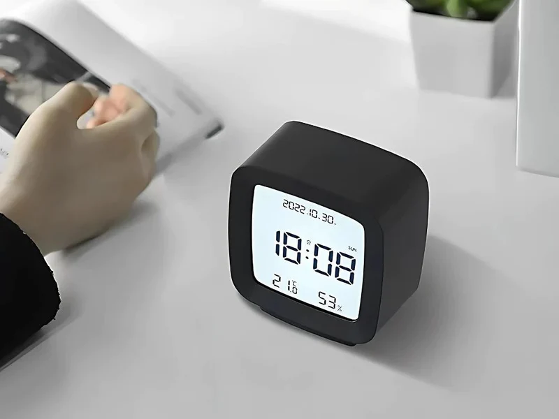 Digitaler Wecker mit LCD Display – Temperatur, Luftfeuchtigkeit, Datum und Schlummerfunktion in Schwarz