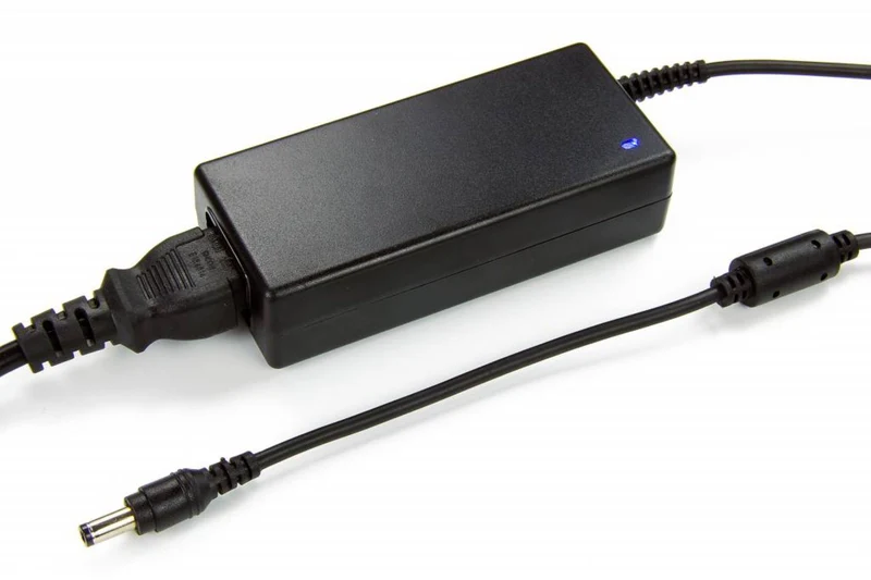 VIVANCO Universal Notebook Ladeadapter 65W mit 10 Steckertypen, Überlast- und Kurzschlussschutz