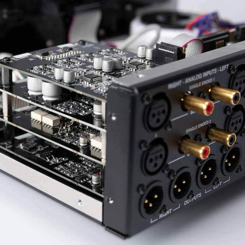 Bryston BR-20 Stereo Preamplifier - DAC - Streamer - MM Phono - Black - 17-Inch
