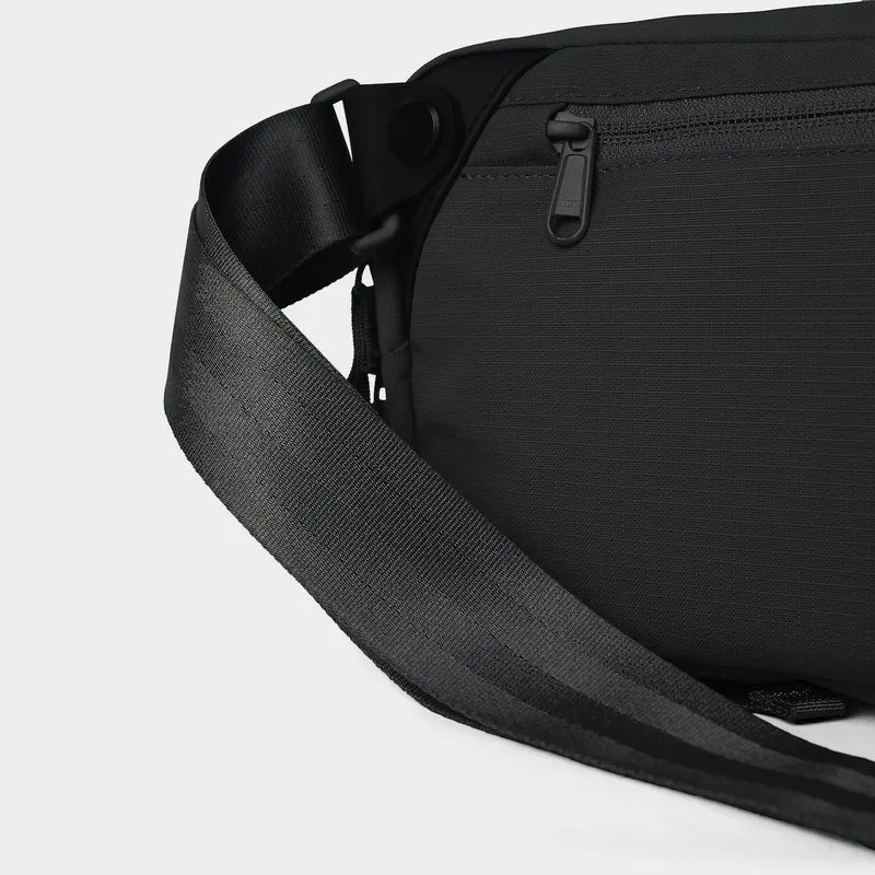 Moment Everything Sling 4L (Black)