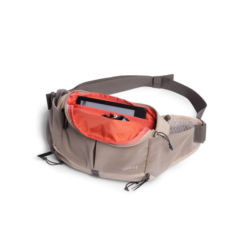 Moment - Slate 4L Camera Sling (Desert)