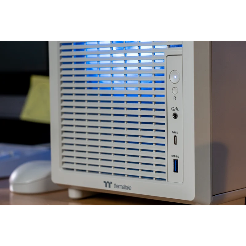 Thermaltake Retro Gaming Desktop PC (AMD 7500F / RTX 5060 / 32GB RAM)