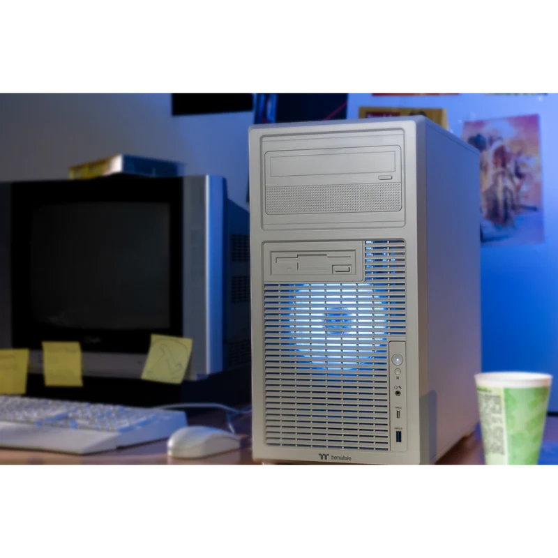 Thermaltake Retro Gaming Desktop PC (AMD 7500F / RTX 5060 / 32GB RAM)