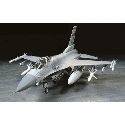 Tamiya 1/32 F16C (Block 50) Fighting Falcon
