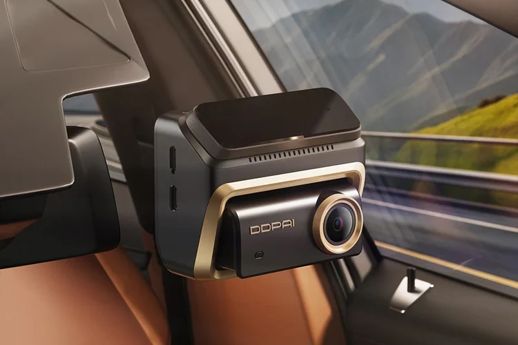DDPAI Z90 Master 3CH Dash Cam - 4K Front, 4K Rear and 3K Interior