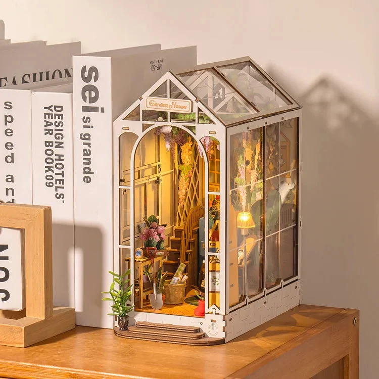 Robotime DIY 3D Bookends Garden House