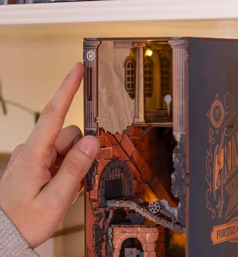 Revell 1/24 Harry Potter: Gringotts Bank Book Nook