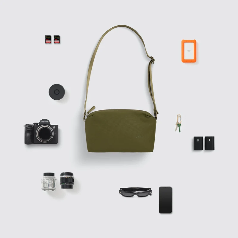 Urth Dolomite 7L Crossbody Camera Sling Bag (Green)